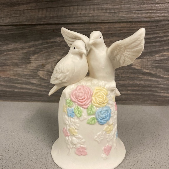 Other - Delicate love birds bell